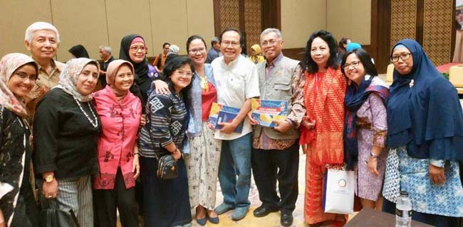 Dhitta Luncurkan Dua Buku, Rizal Ramli Menangis Terharu