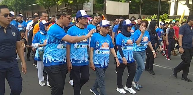Maruf Amin Bergaya Sporty Saat Jalan Santai Di CFD Jakarta