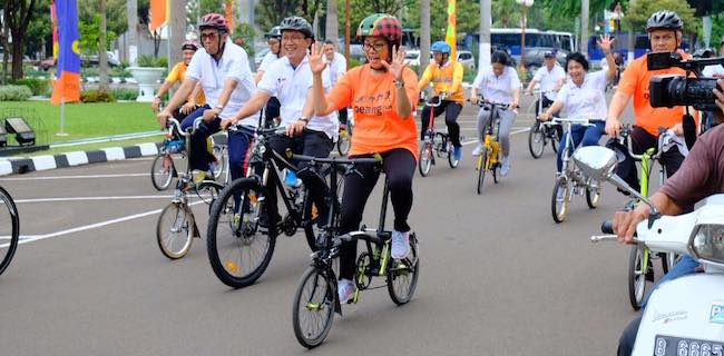 Jokowi Perlu Minta Klarifikasi Sri Mulyani Soal Sepeda Brompton