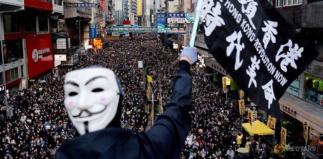 Malam Pergantian Tahun Hong Kong Dimeriahkan Pawai Demo