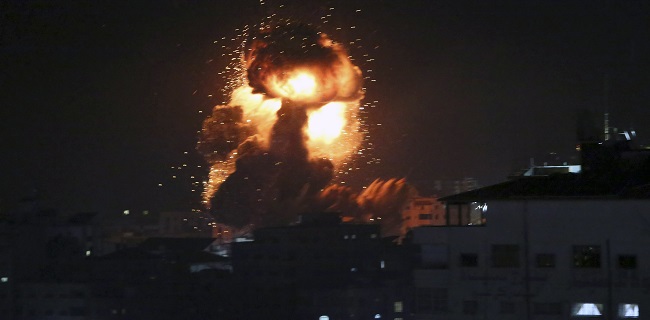 Balas Roket Hamas, Jet Tempur Dan Helikopter Israel Serang Jalur Gaza