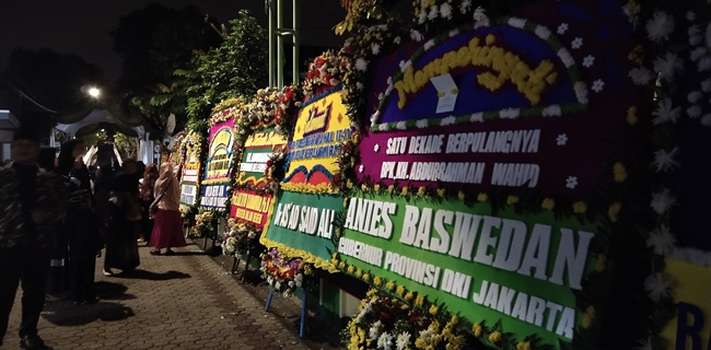 Karangan Bunga Anies, Tito Dan Krisdayanti Mejeng Di Kediaman Gus Dur