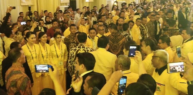 Jokowi Dan Prabowo Kompak Hadiri Munas Golkar