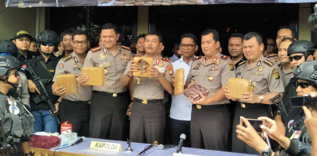 58 Anggota Polres Jakbar Raih Pin Emas Dari Kapolri