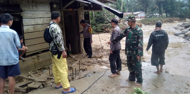 Kerahkan Helikopter, Tim SAR Sisir Lokasi Banjir Labura Cari 5 Korban Hilang