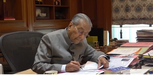 Mahathir Mohammad Sampaikan Ucapan Natal Melalui Video Pendek