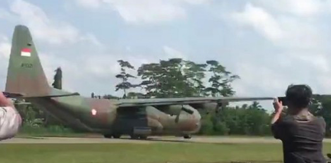 Gangguan Mesin, Pesawat Hercules TNI AU Mendarat Darurat Di Aceh