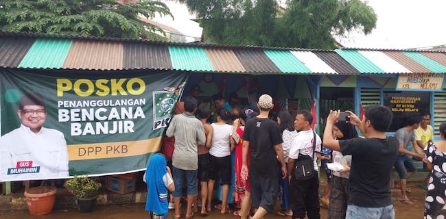 Peduli Banjir Jakarta, PKB Salurkan Bantuan Makanan Ke Kampung Pulo
