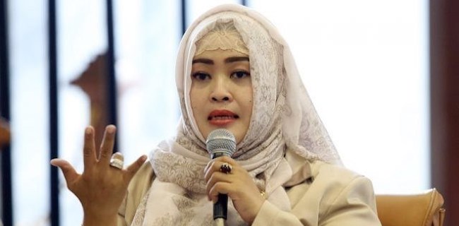 Fahira Idris: Satu Kata Untuk Demo Dewi Tanjung Cs Di Balkot, Norak<i>!</i>
