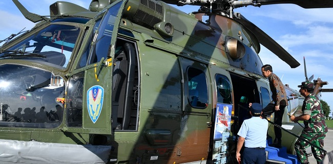 Sempatkan Intip Helikopter Caracal, Jokowi Minta Interiornya Tak Diubah