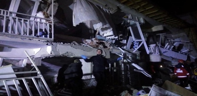 Gempa 6,8 SR Mengguncang Turki, 18 Orang Tewas dan Ratusan Luka-luka