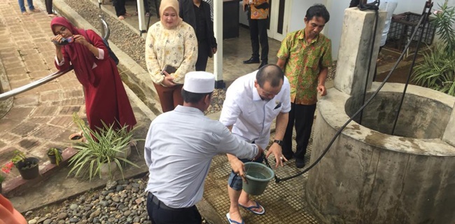 Di Rumah Pengasingan Sukarno, LaNyalla Sempatkan Diri Salat Zuhur