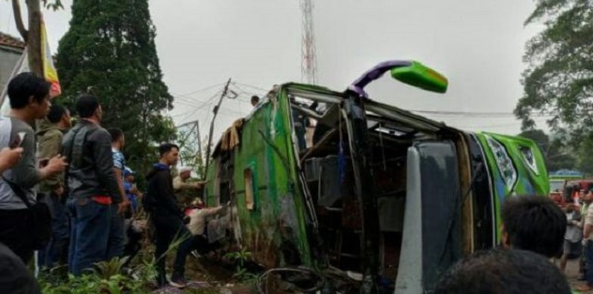 Bus Angkut Kader PKK Kecelakaan Tunggal Di Subang
