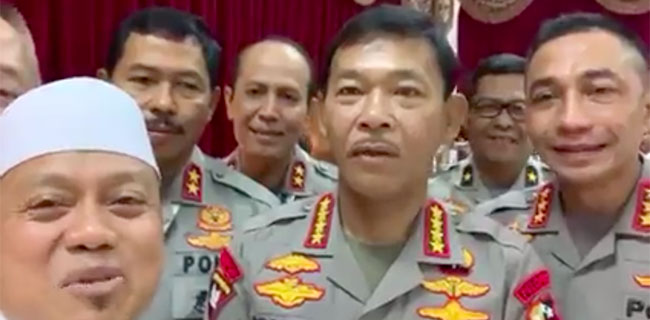 Pesan Ustaz Dasad: Pak Kapolri, Tolong Jangan Pukul Kepala Orang Saat Demo