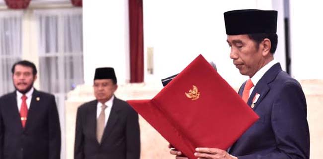 Jokowi Lantik Hakim MK Yang Baru, Daniel Yusmic Pancastaki Foekh