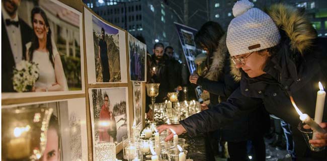 Di Tengah Suhu Minus 16 Celicius, Warga Kanada Lakukan Doa Bersama Untuk Korban Pesawat Ukraina