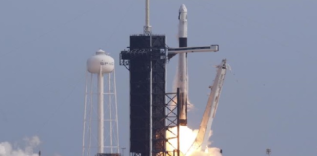 SpaceX Crew Dragon Lolos Uji Coba, NASA Siap Jadi Klien Pertama