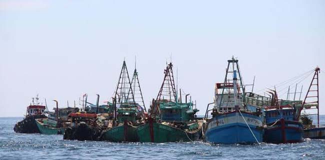 KRI Usir Kapal Nelayan China Yang Kembali Terlihat Di Natuna