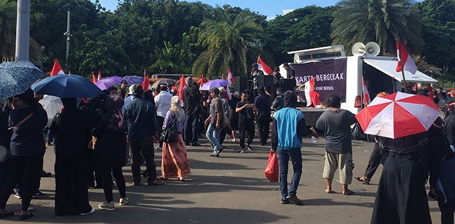 Dewi Tanjung Klaim Massa Kontra Anies Wakili Masyarakat DKI