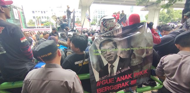 Geruduk Kemenkumham, Ratusan Warga Tanjung Priok Tuntut Yasonna Minta Maaf