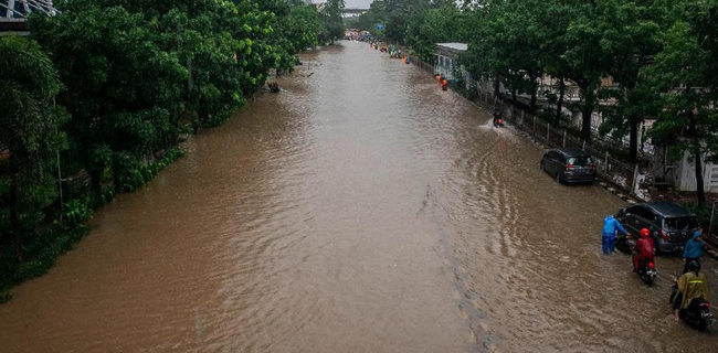 Banjir Jakarta, Dalam Satu Hari Aktivitas Ekonomi Lumpuh