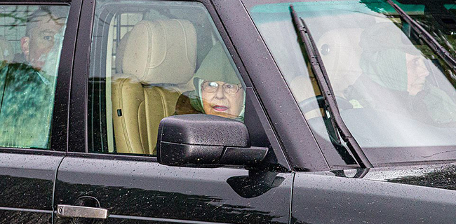 Mumet Karena Diskusi Soal Harry-Meghan Deadlock, Ratu Elizabeth Nyetir Mobil Sendiri