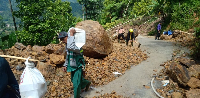 Relawan UIN: Stok Pangan Korban Banjir Bandang Lebak Hanya Cukup Tiga Hari