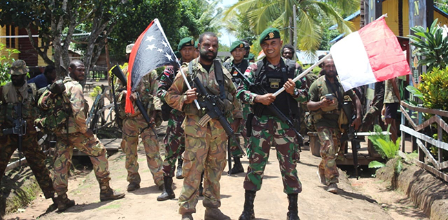 Kuatkan Persahabatan, TNI AD dan PNGDF Gelar Patroli Patok Bersama di Perbatasan RI-PNG