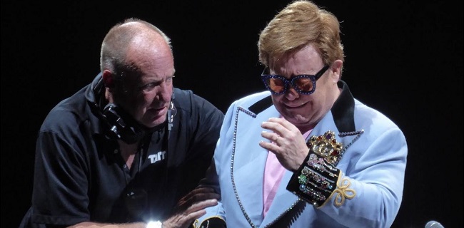 Tak Bisa Lanjutkan Konser Karena Pneumonia, Elton John Pun Menangis