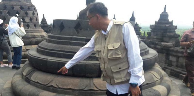 Gara-gara Bekas Permen Karet, Keindahan Borobudur Jadi Rusak