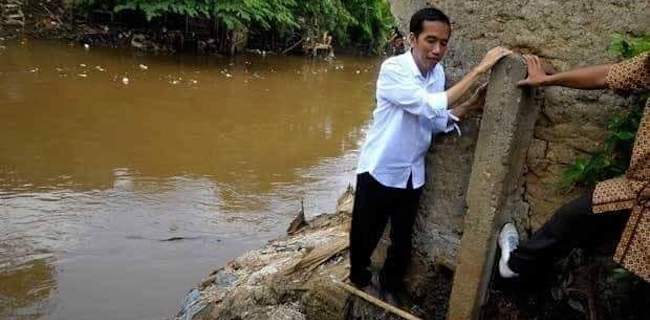 Berdiri Di Tepian Sungai Saja Jokowi Tidak Khawatir Jatuh, Apalagi Cuma Ke Kediri