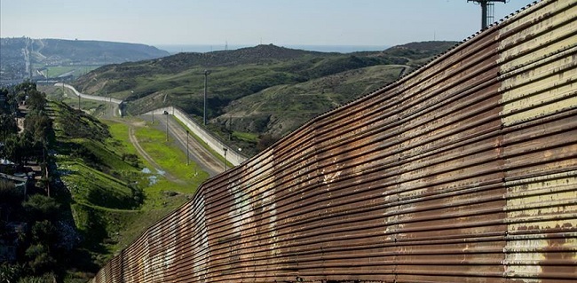 Lagi-lagi, Trump Pakai Duit Pentagon Rp 52 Triliun Untuk Bangun Tembok