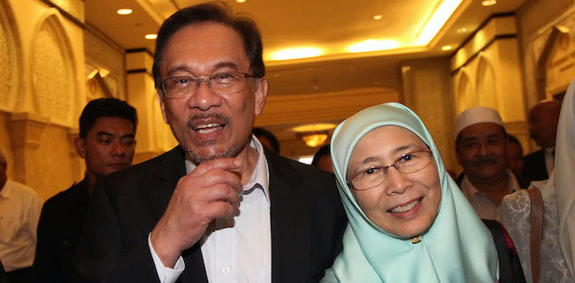 Mahathir Mundur, Istri Anwar Ibrahim Jadi PM Malaysia Perempuan Pertama