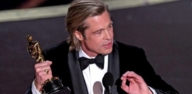 Brad Pitt Sindir Pemakzulan Trump Dalam Pidato Kemenangan Oscar 2020