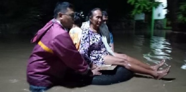 7 Desa Di Probolinggo Dilanda Banjir, Lintas Pantura Lumpuh