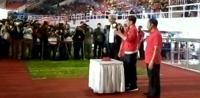Resmikan Stadion Manahan, Jokowi Berharap Bisa Dipilih FIFA Untuk Piala Dunia U-20