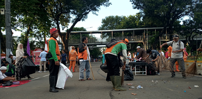 Aksi 212 Selesai, Jalan Medan Merdeka Barat Siap Dilintasi Kembali