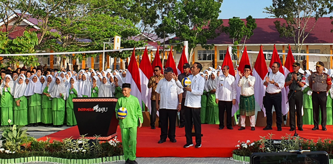 Sebelum Tinjau Tol Sumatera, Presiden Jokowi Resmikan MTs Negeri 3 Pekanbaru
