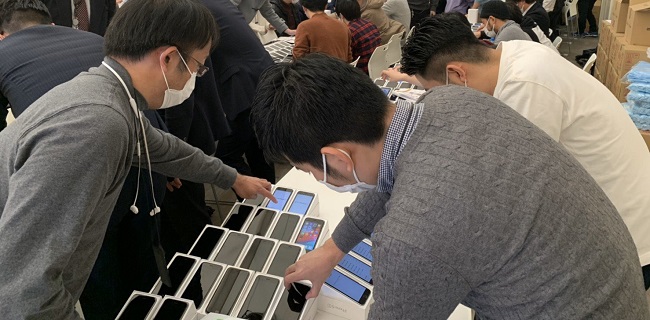 Jepang Bagikan 2 Ribu iPhone Ke Warga Yang Dikarantina Di Kapal Pesiar