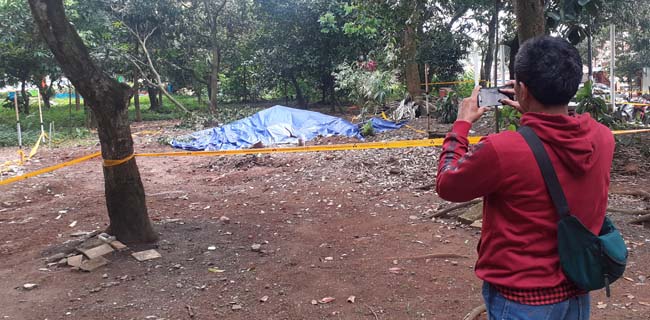 Polisi Geledah Rumah Salah Satu Warga Komplek Batan Indah