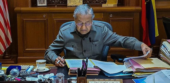 Mahathir Kembali Bekerja