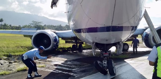 Pesawat Cargo Trigana Tergelincir Di Bandara Sentani