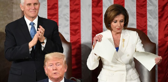 Nancy Pelosi Robek-robek Pidato Donald Trump