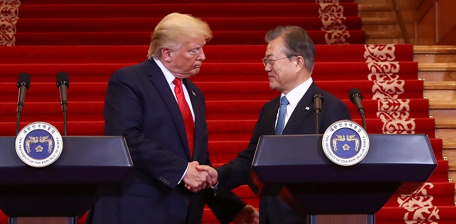 Trump Minta Bantuan Moon Jae-in, Saham Produsen Peralatan Medis Korea Selatan Melonjak