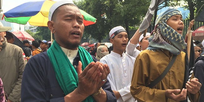 Demonstran Di Kedubes India Doakan Indonesia Bebas Corona