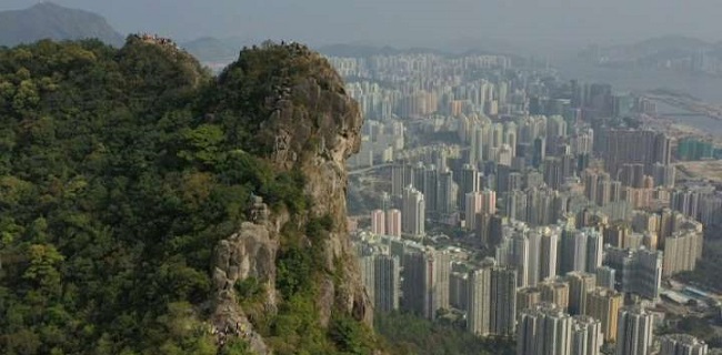 Hindari Corona, Warga Hong Kong Berbondong-bondong Mendaki Gunung
