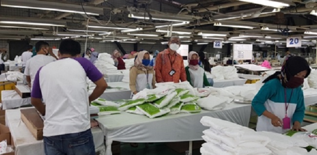 Permintaan Di Korea Selatan Terus Meningkat, Perusahaan Negeri Ginseng Di Indonesia Gencar Produksi Baju Hazmat