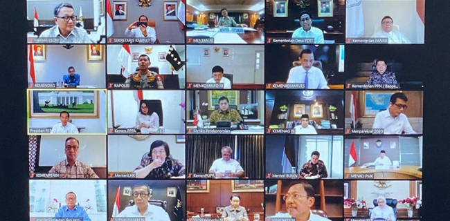 Jokowi Pimpin Rapat Kabinet 'Percepatan Ekonomi Di Tengah Corona' Lewat Video Conference