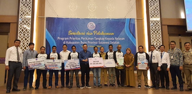 Tingkatkan Perekonomian Nelayan, KKP Serahkan Asuransi Dan Bantuan Kredit