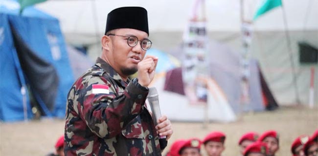 Tegur Denny Siregar, Dahnil Anzar: Kalau Mau Bantu Jokowi Mending Diam, Jangan Sok Tahu<i>!</i>